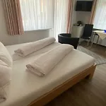 Gaestehaus Und Baechle 4*