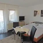 Gaestehaus Und Baechle Πανσιόν