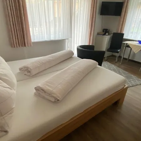 Gaestehaus Und Baechle 4*