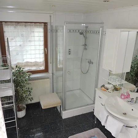 بيت ضيافة Gaestehaus Und Baechle 4*