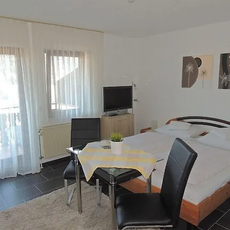 Gaestehaus Und Ferienwohnung Baechle Guest house