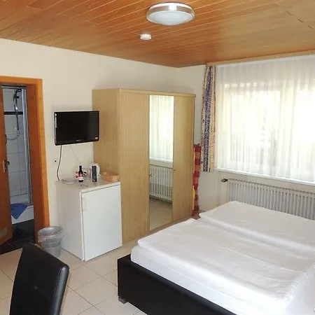 Gaestehaus Und Ferienwohnung Baechle