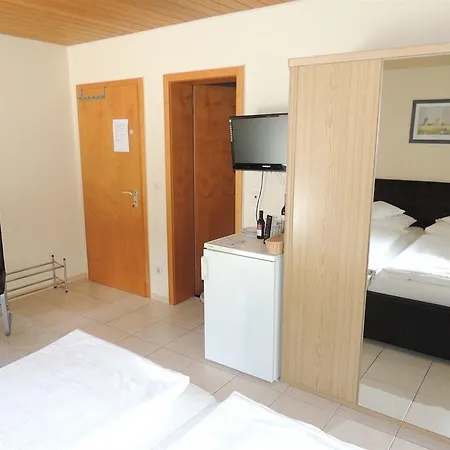 Gaestehaus Und Ferienwohnung Baechle Guest house